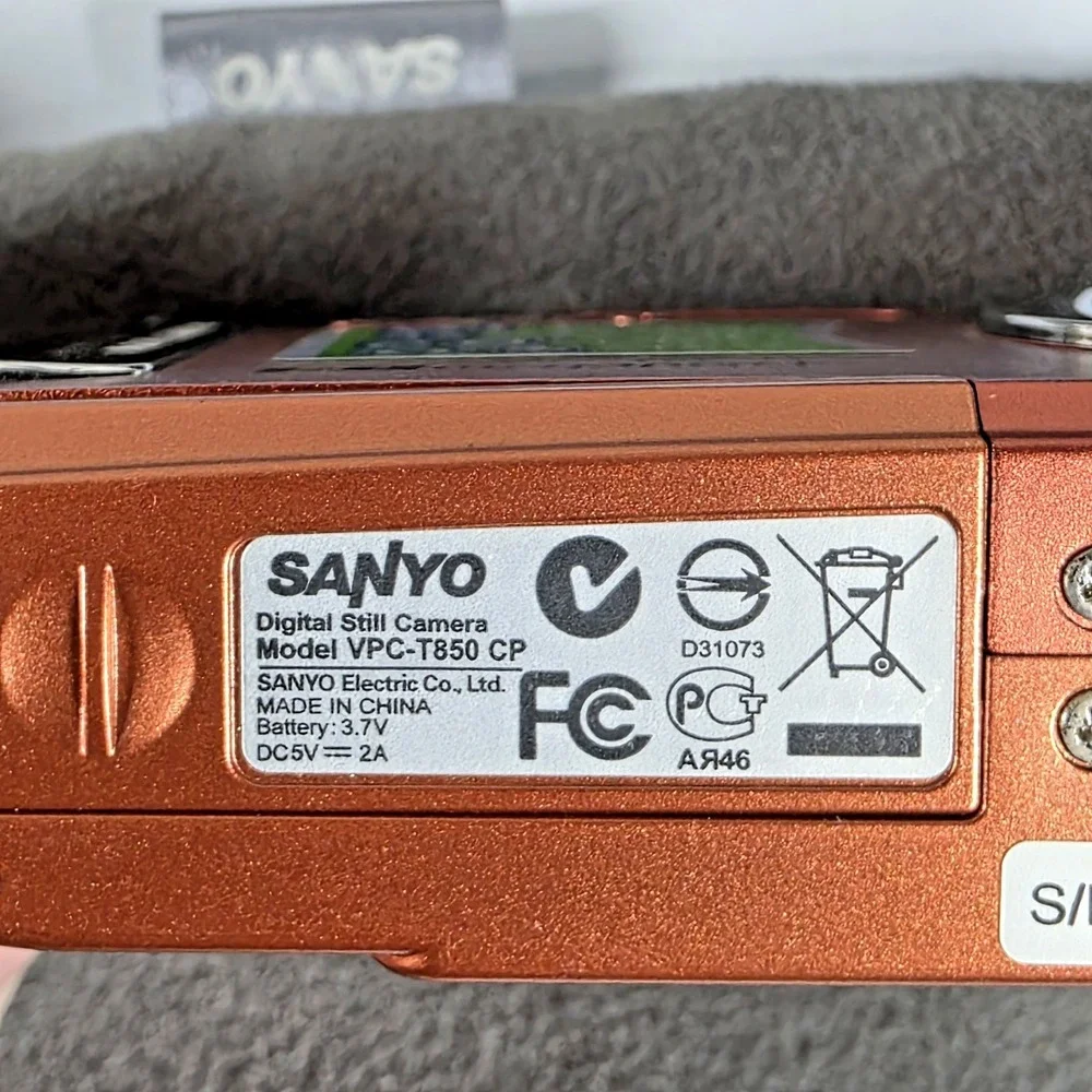 Sanyo VPC-T850 CP Digital Camera Orange w/Pouch, Battery, 2GB SD Card, Charger